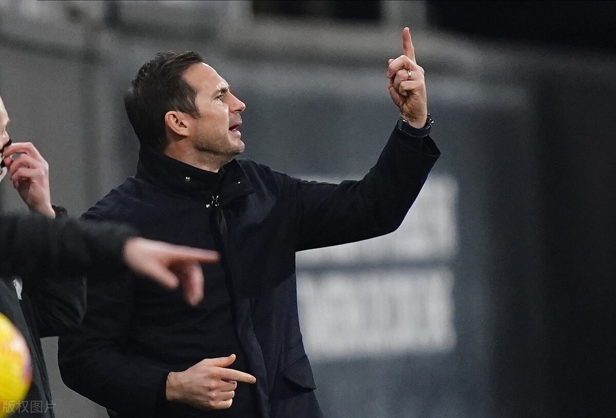 Yabo包含今晚体能课后;切尔西单刀错失备战意甲;媒体盛赞;心理建设被强调的词条