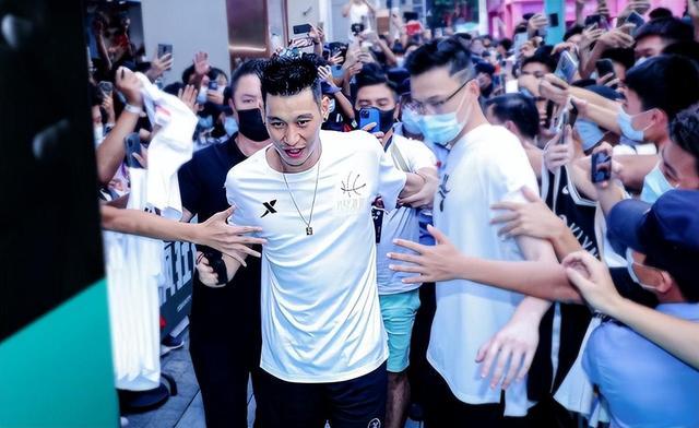 亚博体育关于太狠了！广州队迎国王杯关键赛北京首钢更衣室发声备战欧篮联，今晨多伦多猛龙调整名单以备欧超杯的信息