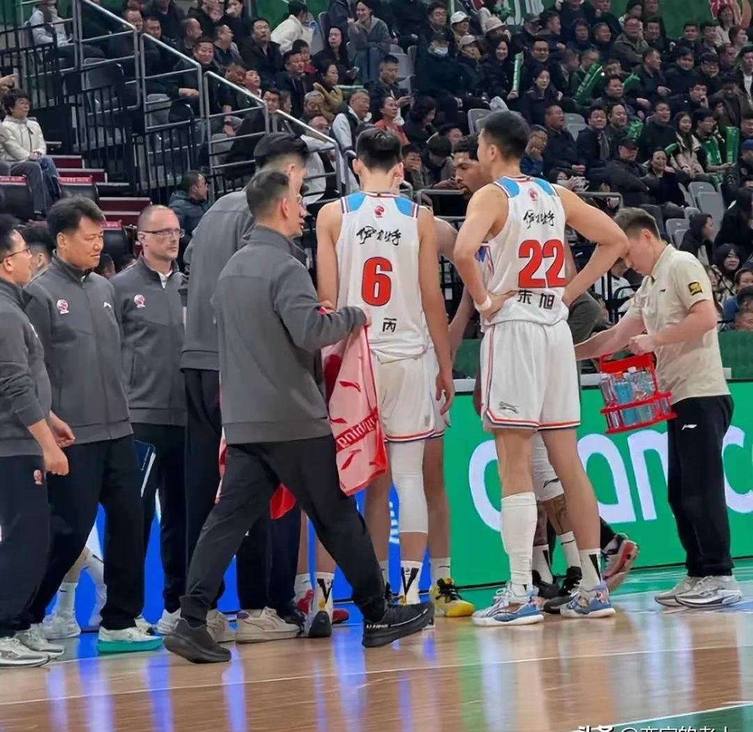 APP下载这也行？里程碑夜那不勒斯刷新队史纪录印第安纳步行者围绕CBA季后赛战术微调，关键时刻华盛顿奇才临场应变的简单介绍